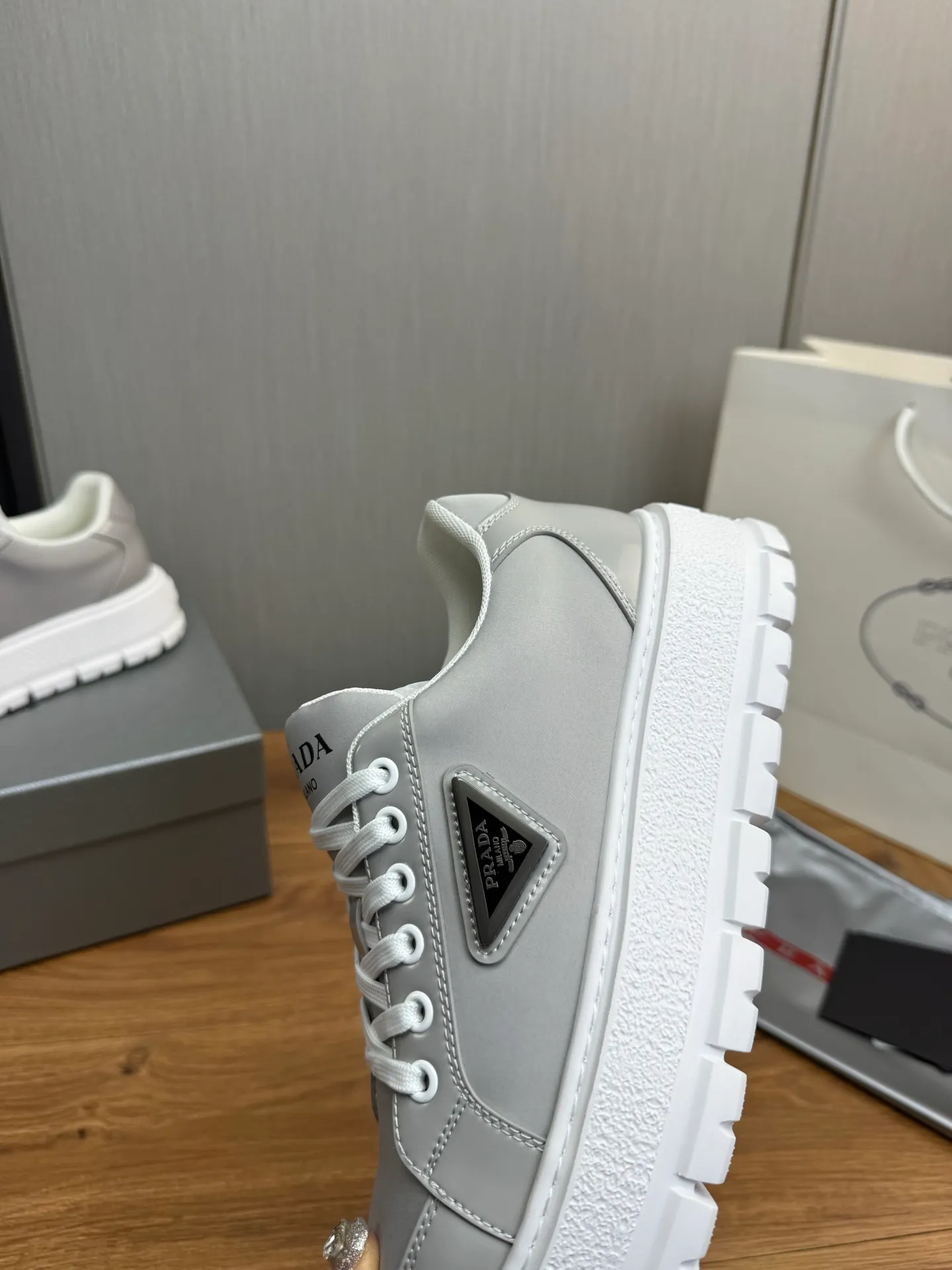 Men's shoes 💰580💰 [PRADA] Autumn and winter hot men's shoes shipped 👏Official website synchronized ⬆️Original fly-woven cowhide fabric + cowhide lining, 1⃣️:1⃣️reproduction, original sole, 38-45 (45. Customized, non-refundable)